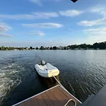 Wave-Lounge, Exklusives Hausboot In Berlin