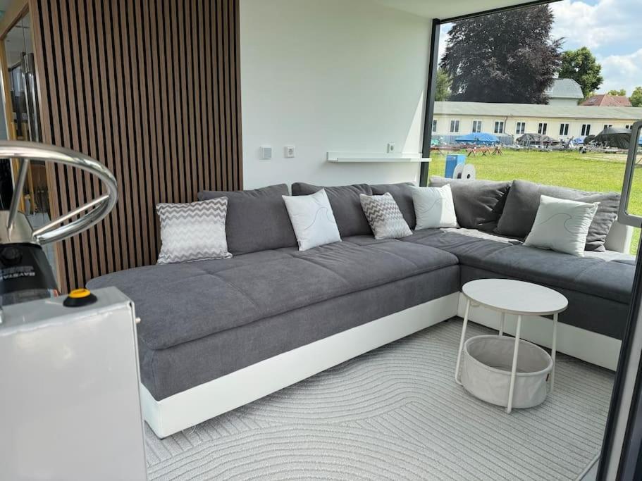 Wave-lounge, Exklusives Hausboot In Berlin