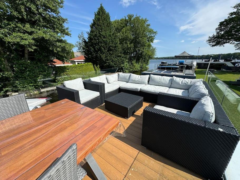 Wave-lounge, Exklusives Hausboot In Berlin